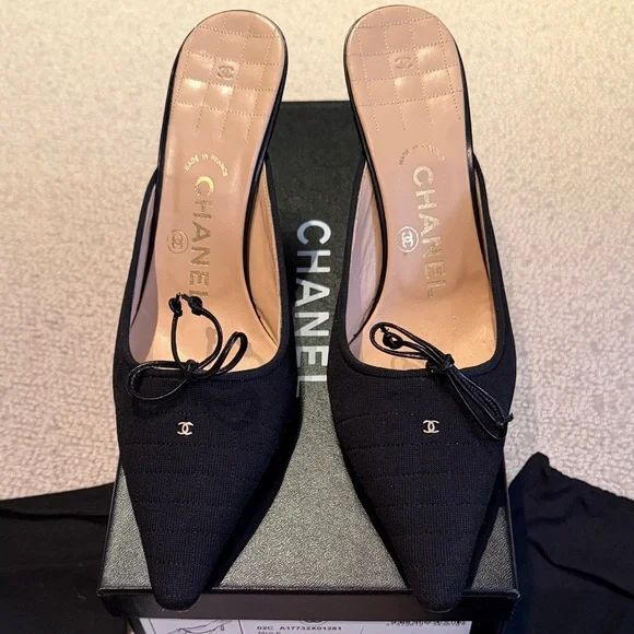 Authentic Vintage Iconic Quilted Chanel Black Mules with Bow Detail Size 37 - Picture 2 of 8